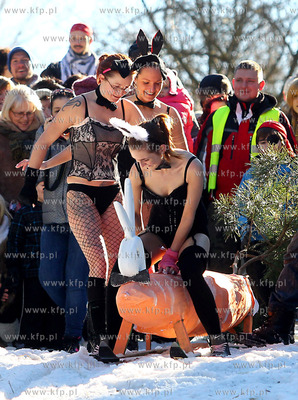 Druga edycja Crezy slide - Zjazdu na byle czym, odbywajaca...