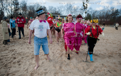 Gdański Klub Morsów symbolicznym topieniem Marzanny...