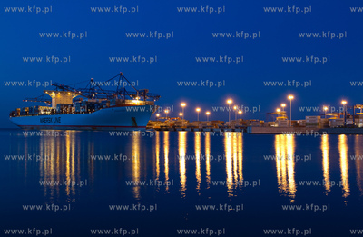 Gdansk. Eleonora Maersk, jeden z najwiekszych kontenerowcow...