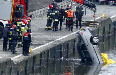 Akcja ratunkowa na wysokości Akademii Morskiej, przy...