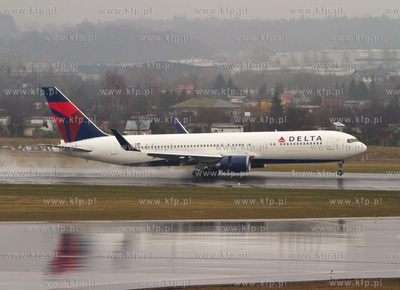 Gdansk Rebiechowo. Nz. Boeing 767 linii Delta Air Lines.
07.04.2012
fot....