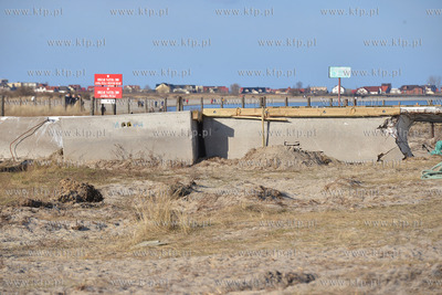 Mechelinki gm. Kosakowo (pow. Puck) Ogromne betonowo...