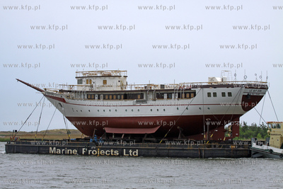 Transport kadluba do portu wewnetrzego w Gdansku szkolnego...