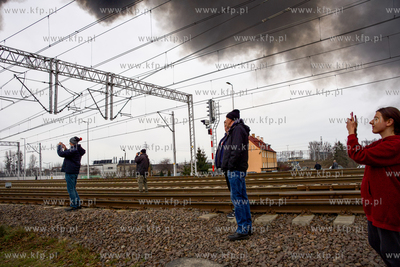 Pożar hali dawnych Zakładów Naprawczych Taboru Kolejowego...