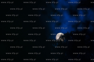 Dobrzewino. Superksiężyc - pełnia księzyca, lipiec...