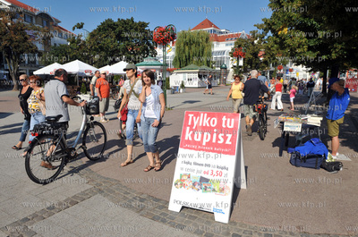 Sopot, ul. Bohaterow Monte Cassiono i uliczna sprzedaz...