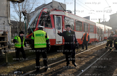 Ok. godz. 8:00, tramwaj nr 7, jadacy w kierunku Nowego...