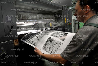 W drukarni POZKAL w Inowroclawiu rozpoczal sie druk...