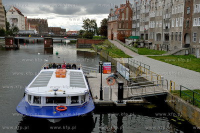 Przystanek tramwaju wodnego na Motlawie w Gdansku.
25.09.2013...