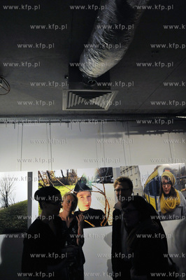 Wernisaz wystawy fotografii Mlode Dusze autorstwa Magdaleny...