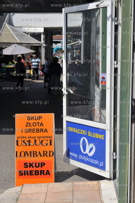 Gdansk Zaspa. Osiedlowe centrum handlowe na ul. PIlotow...