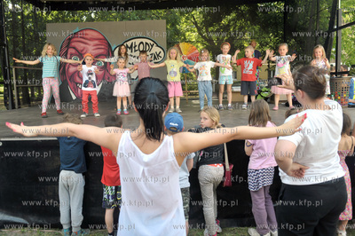 Gdansk Dolny Wrzeszcz. Festyn na placu Jozefa Wybickiego...