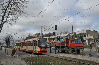 Gdańsk Siedlce. Ul Kartuska pomędzy 195 a 205.  Tramwaj...