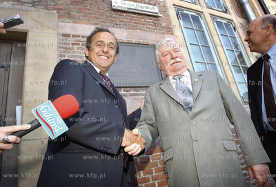 Gdansk. Michel Platini spaceruje po ulicach starowki...