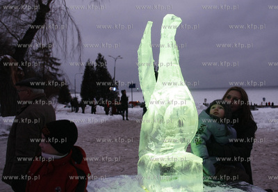 Gdynia. Bulwar nadmorski. II Festiwal Rzezb Lodowych.
07.02.2010
fot....