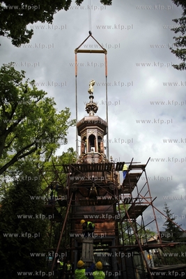 Politechnika Gdanska. Montaz odbudowanej po 67 latach...