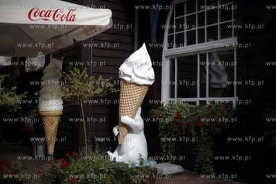 Sopot. Lodziarnia przy Hotelu Zhong Hua.
08.10.2012
fot....