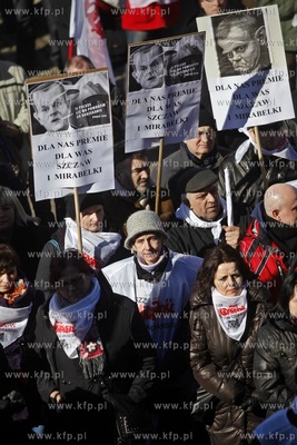 Pikieta pod Urzędem Wojewodzkim w Gdansku w gescie...