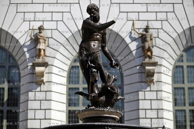 Fontanna Neptuna na Dlugim Targu w Gdansku. Neptun...