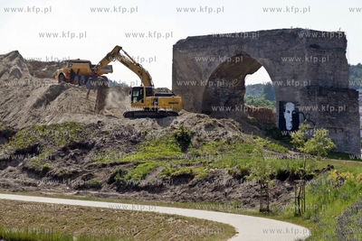 Prace przygotowawcze pod budowe lini kolejowej PKM...