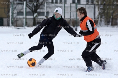 Gdansk Zaspa. Pilkarski turniej dzikich druzyn Do przerwy...