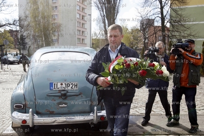 Zabytkowy samochod marki Warszawa, ktora jezdzil Karol...