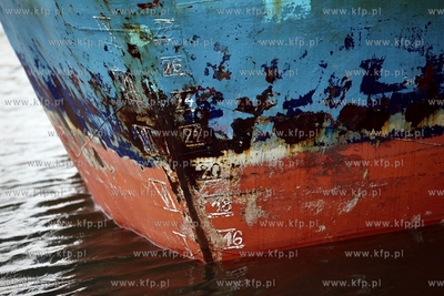 Statek towarowy MV TANAIS cumuje przy nabrzezu Motlawy...