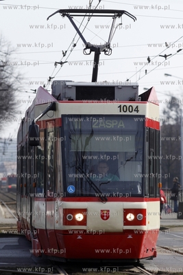 Gdańsk. Tramwaj linii 11 ( Alstom NGd99 ) przy al....