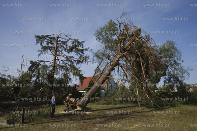 Skutki nawałnicy, która z piątku na sobotę przeszła...