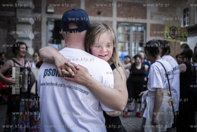 Gdańsk. ul. Długa i Długi Targ. Parada na zakończenie...