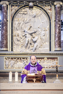 Niedzielna msza św. w Centrum św. Jana odbyła się...