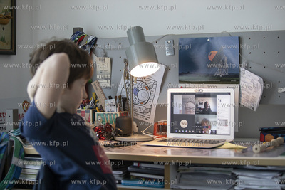 Z powodu panującej epidemii koronawirusa uczeń klasy...