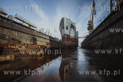 Statek muzeum Sołdek w trakcie remontu w Gdańskiej...