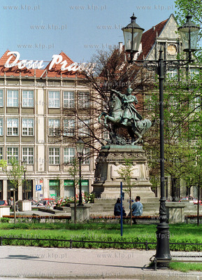 Pomnik Jana III Sobieskiego w Gdanskuna Targu Drzewnym....