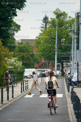 Wyremontowana ścieżka rowerowa między Operą Bałtycką...