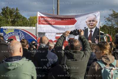 Konferencja zorganizowana przez Jacka Kurskiego oraz...