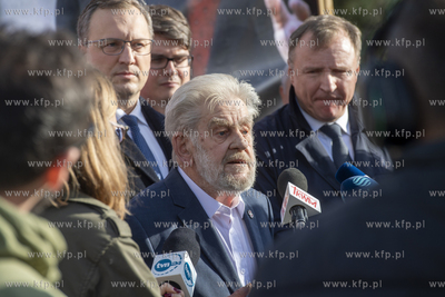 Konferencja zorganizowana przez Jacka Kurskiego oraz...