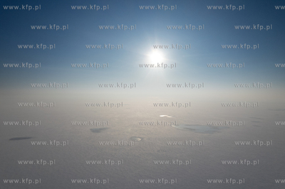 Zima na Mierzei Wiślanej. Zamarznięty Kanał przez...