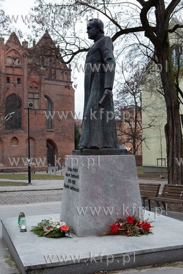 Gdańsk. Pomnik księdza prałata Henryka Jankowskiego....