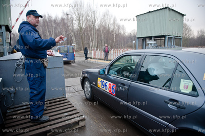 Gdansk. Platna samochodowa przeprawa promowa laczaca...