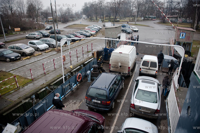 Gdansk. Platna samochodowa przeprawa promowa laczaca...