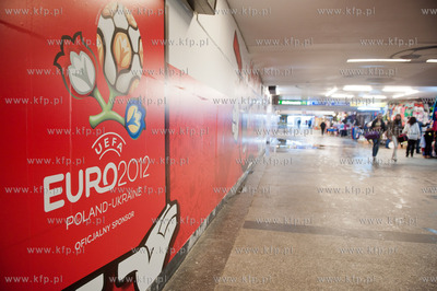 Gdansk. Przejscie podziemne przy dworcu PKP. Reklamy...