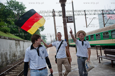 Gdansk. Dworzec Glowny PKP. Niemieccy kibice, ktorzy...