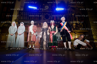 Gdansk. Dwor Artusa. Pierwszy odcinek improwizowanego...