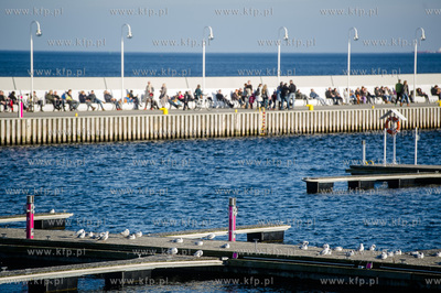 Sloneczne, bardzo cieple, niemal wiosenne, niedzielne...