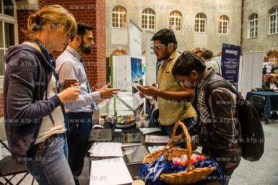 Politechnika Gdanska. Dziedziniec Heweliusza. Targi...