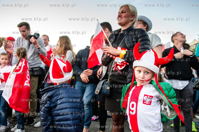 Gdansk. Targ Weglowy. Strefa kibica, gdzie mieszkancy...