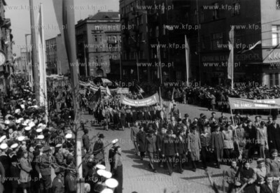 Pochod 1 majowy na ul. Swietojanskiej w Gdyni.  ? 1948...