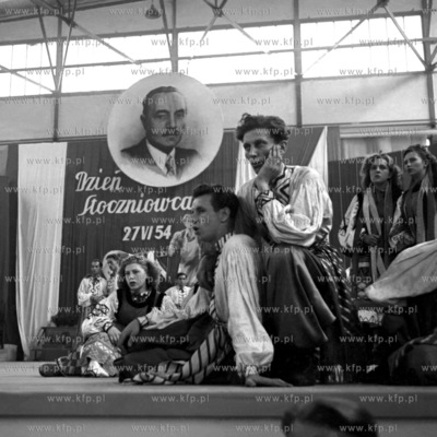 Obchody Dnia Stoczniowca w hali montażowej Stoczni...