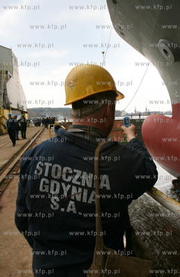 Gdynia. Wodowanie m/s Ariana w suchym doku Stoczni...
